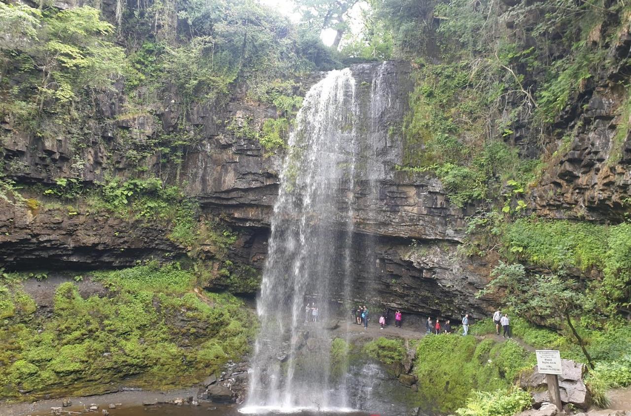 Entire Venue With Accommodation Sleeps Up To 19 - Waterfall Country Escape Wales Coelbren Exterior photo