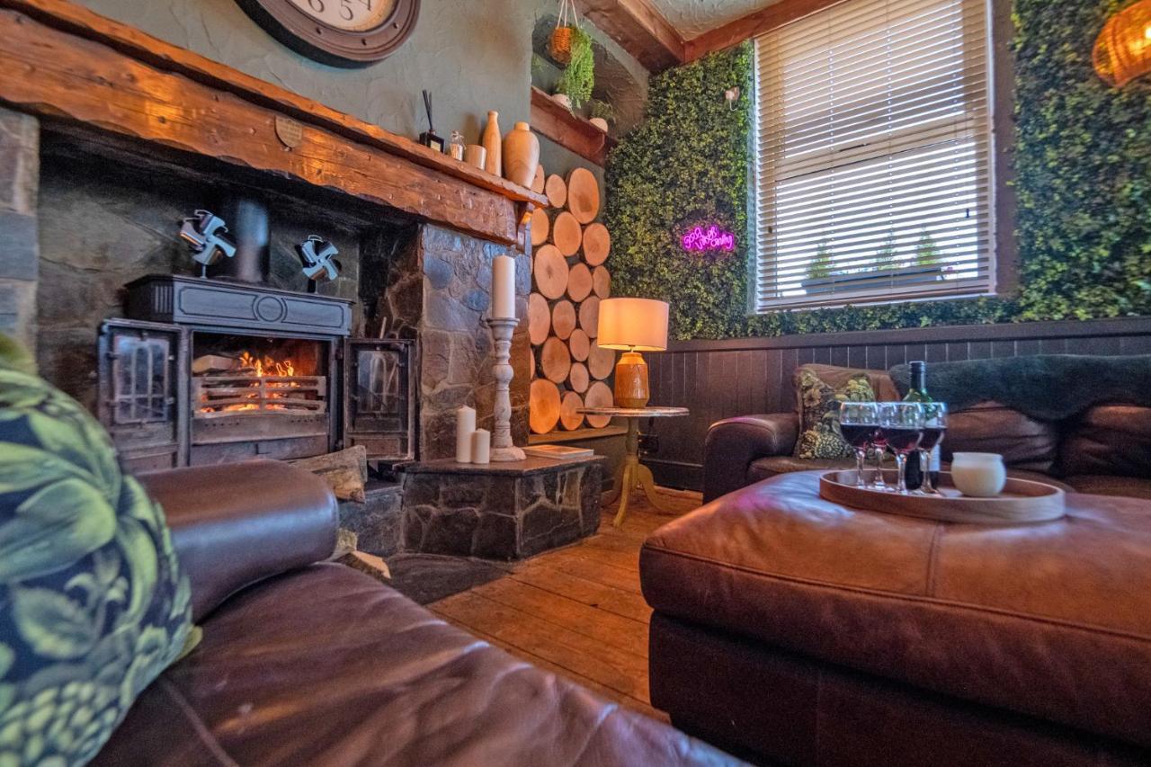 Entire Venue With Accommodation Sleeps Up To 19 - Waterfall Country Escape Wales Coelbren Exterior photo