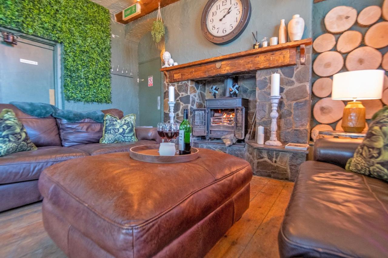 Entire Venue With Accommodation Sleeps Up To 19 - Waterfall Country Escape Wales Coelbren Exterior photo
