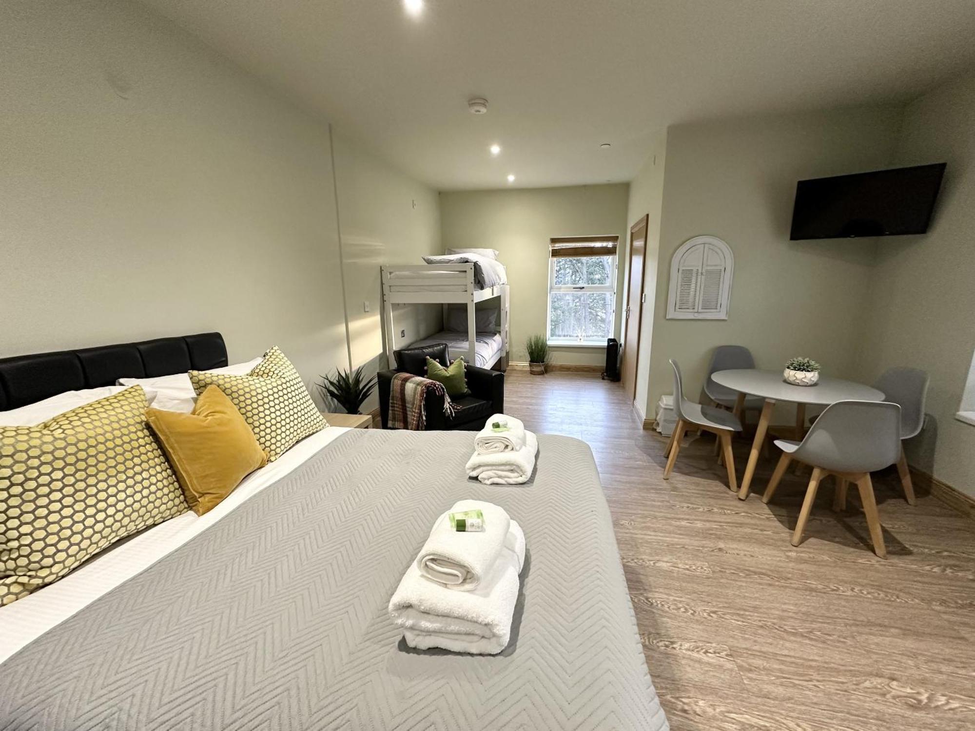 Entire Venue With Accommodation Sleeps Up To 19 - Waterfall Country Escape Wales Coelbren Room photo